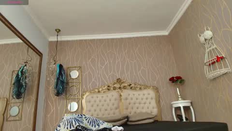 Snapshot of katybrowns chatting on December 5, 8:05 pm KATY online show from December 5, 8:05 pm