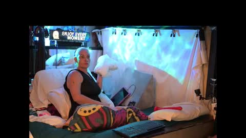 katycouple69 online show from March 1, 5:53 am