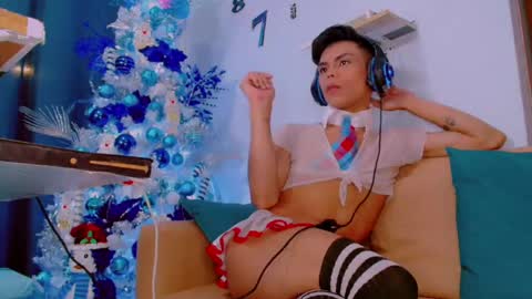 Snapshot of katykennex chatting on December 15, 10:07 am KATY online show from December 15, 10:07 am