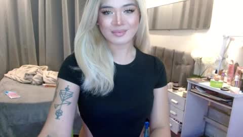 Snapshot of katykiat chatting on July 27, 12:01 pm katykiat online show from July 27, 12:01 pm