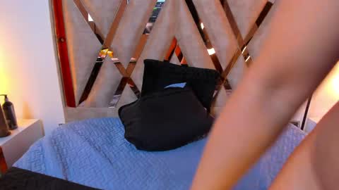 katyortiz online show from April 21, 12:11 pm