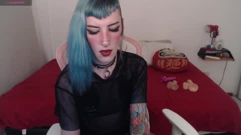 Snapshot of kawaimisfit chatting on February 10, 3:03 am luna   online show from February 10, 3:03 am