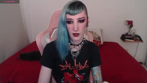 Snapshot of kawaimisfit chatting on February 12, 3:29 am luna   online show from February 12, 3:29 am