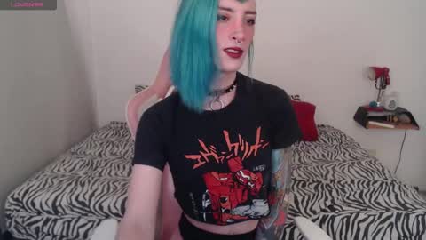 Snapshot of kawaimisfit chatting on February 21, 4:07 am luna   online show from February 21, 4:07 am