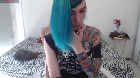 Snapshot of kawaimisfit chatting on March 1, 5:38 pm luna   online show from March 1, 5:38 pm