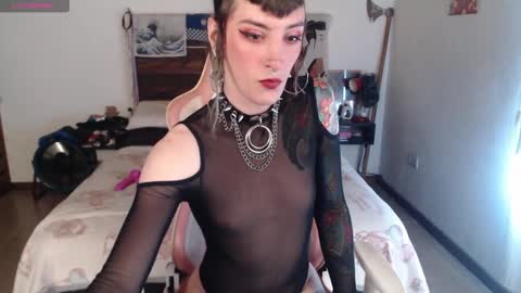 Snapshot of kawaimisfit chatting on October 13, 7:58 pm luna   online show from October 13, 7:58 pm