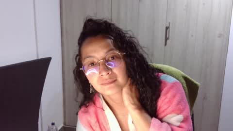 Snapshot of kawit1 chatting on December 15, 10:39 am  Khawit  online show from December 15, 10:39 am