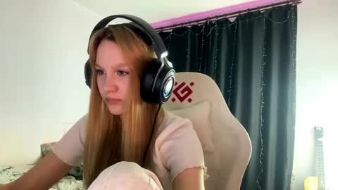 Amia online show from April 18, 5:17 pm