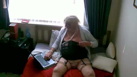 kayeisacd2 online show from October 10, 8:57 am