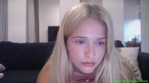 Snapshot of kaylaaaa111 chatting on March 4, 11:29 am khaleesi online show from March 4, 11:29 am