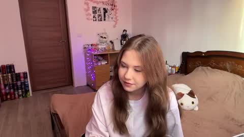Nyelle online show from May 13, 3:31 pm