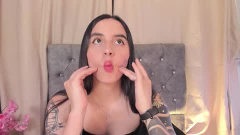 kaylee_lee online show from December 22, 5:04 am