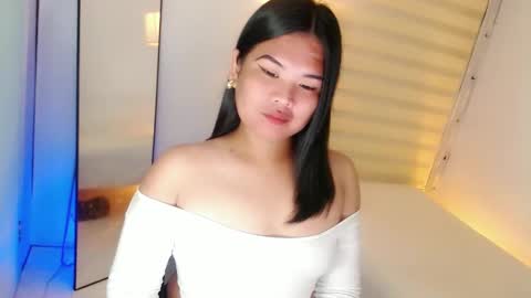 Snapshot of kayleepinay chatting on February 13, 1:19 am Y O U R F U T U R E K A Y L E E online show from February 13, 1:19 am