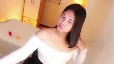 Snapshot of kayleepinay chatting on October 2, 2:13 pm Y O U R F U T U R E K A Y L E E online show from October 2, 2:13 pm