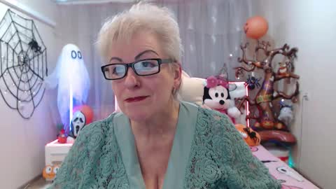 Snapshot of kaylesmoll chatting on October 31, 7:37 pm kaylesmoll online show from October 31, 7:37 pm