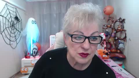 Snapshot of kaylesmoll chatting on November 4, 7:46 pm kaylesmoll online show from November 4, 7:46 pm