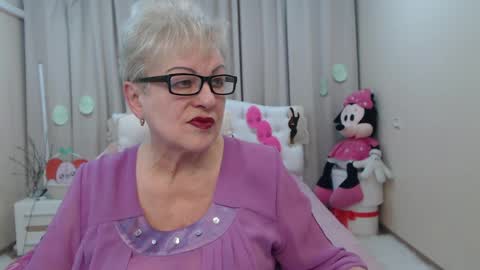 kaylesmoll online show from April 4, 6:38 pm