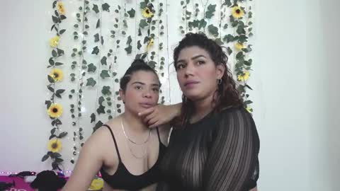 Snapshot of kaylie_and_dakota_ chatting on December 17, 8:45 am kaylie and dakota  online show from December 17, 8:45 am