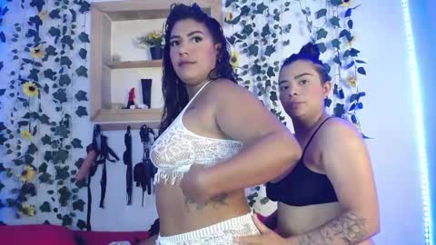 Snapshot of kaylie_and_dakota_ chatting on September 27, 1:54 am kaylie and dakota  online show from September 27, 1:54 am