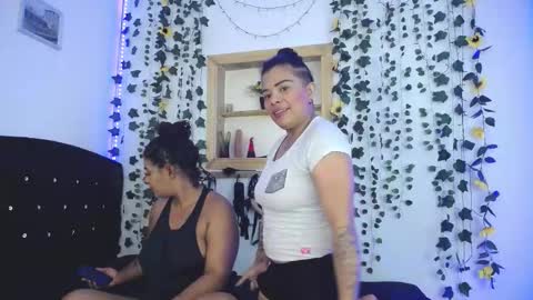 Snapshot of kaylie_and_dakota_ chatting on October 18, 2:07 pm kaylie and dakota  online show from October 18, 2:07 pm