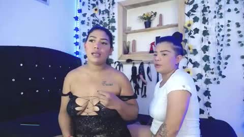 Snapshot of kaylie_and_dakota_ chatting on October 21, 10:49 am kaylie and dakota  online show from October 21, 10:49 am