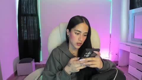 kaylie online show from December 17, 8:32 pm