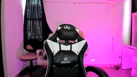 kaylie online show from January 29, 8:25 pm