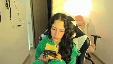 kaylie online show from November 18, 11:03 am