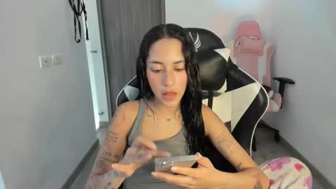 kaylie online show from December 16, 8:25 pm