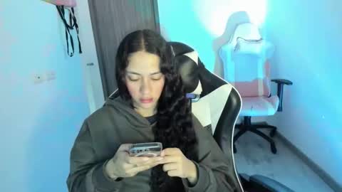 kaylie online show from December 18, 11:05 am