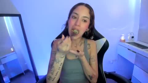 kaylie online show from June 16, 7:27 pm