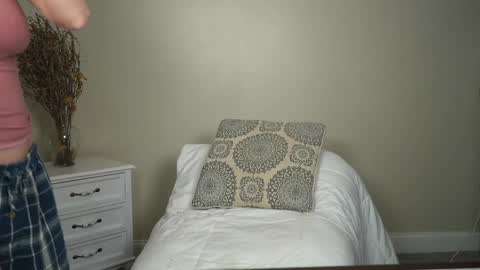 Snapshot of kb3301 chatting on December 9, 3:18 am EliandKylie online show from December 9, 3:18 am