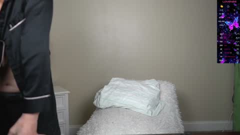 Snapshot of kb3301 chatting on December 15, 6:51 am EliandKylie online show from December 15, 6:51 am