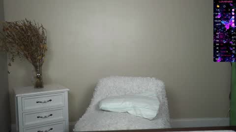 Snapshot of kb3301 chatting on December 17, 4:01 am EliandKylie online show from December 17, 4:01 am