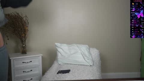 Snapshot of kb3301 chatting on December 18, 3:37 am EliandKylie online show from December 18, 3:37 am