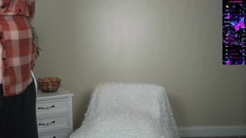 Snapshot of kb3301 chatting on December 27, 6:57 am EliandKylie online show from December 27, 6:57 am