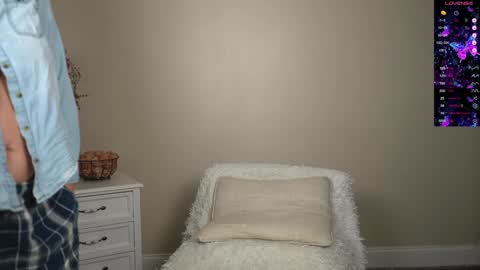 Snapshot of kb3301 chatting on December 31, 7:31 am EliandKylie online show from December 31, 7:31 am