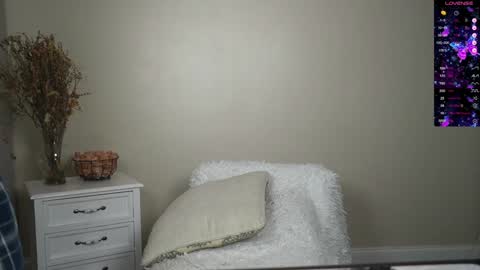 Snapshot of kb3301 chatting on January 1, 4:29 am EliandKylie online show from January 1, 4:29 am