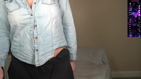 Snapshot of kb3301 chatting on February 3, 7:07 am EliandKylie online show from February 3, 7:07 am