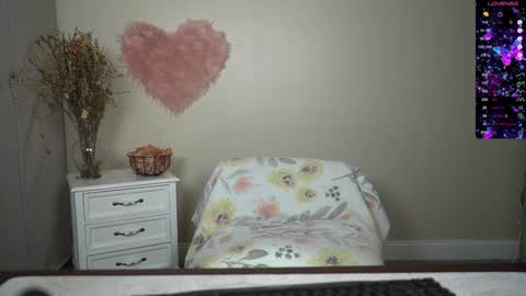 Snapshot of kb3301 chatting on February 6, 4:10 am EliandKylie online show from February 6, 4:10 am