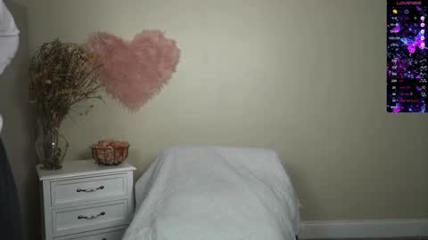 Snapshot of kb3301 chatting on February 16, 3:26 am EliandKylie online show from February 16, 3:26 am