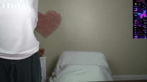 Snapshot of kb3301 chatting on February 16, 6:32 am EliandKylie online show from February 16, 6:32 am