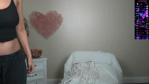 Snapshot of kb3301 chatting on February 17, 6:53 am EliandKylie online show from February 17, 6:53 am