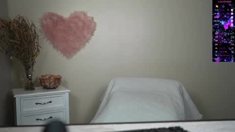 Snapshot of kb3301 chatting on February 19, 3:39 am EliandKylie online show from February 19, 3:39 am