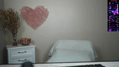 Snapshot of kb3301 chatting on February 19, 6:44 am EliandKylie online show from February 19, 6:44 am