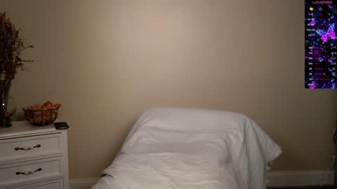 Snapshot of kb3301 chatting on March 6, 4:41 am EliandKylie online show from March 6, 4:41 am