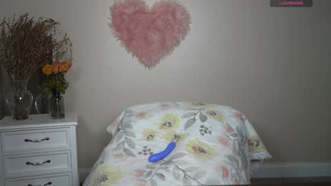 Snapshot of kb3301 chatting on September 10, 2:44 am EliandKylie online show from September 10, 2:44 am