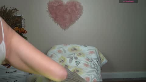 Snapshot of kb3301 chatting on September 14, 2:22 am EliandKylie online show from September 14, 2:22 am