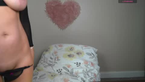 Snapshot of kb3301 chatting on September 20, 2:56 am EliandKylie online show from September 20, 2:56 am