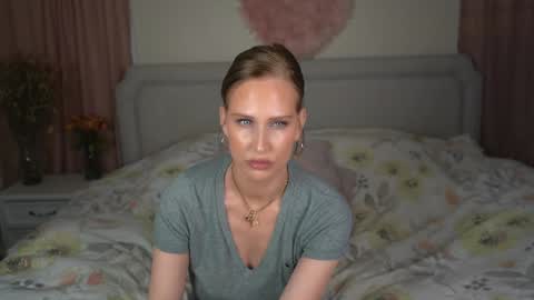 Snapshot of kb3301 chatting on November 9, 3:49 am EliandKylie online show from November 9, 3:49 am